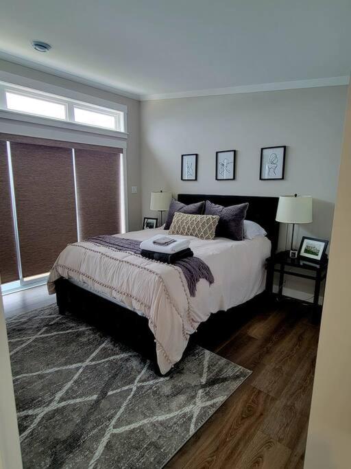 Ένα ή περισσότερα κρεβάτια σε δωμάτιο στο 2 Bedroom 2 Bathroom Oceanfront Oasis