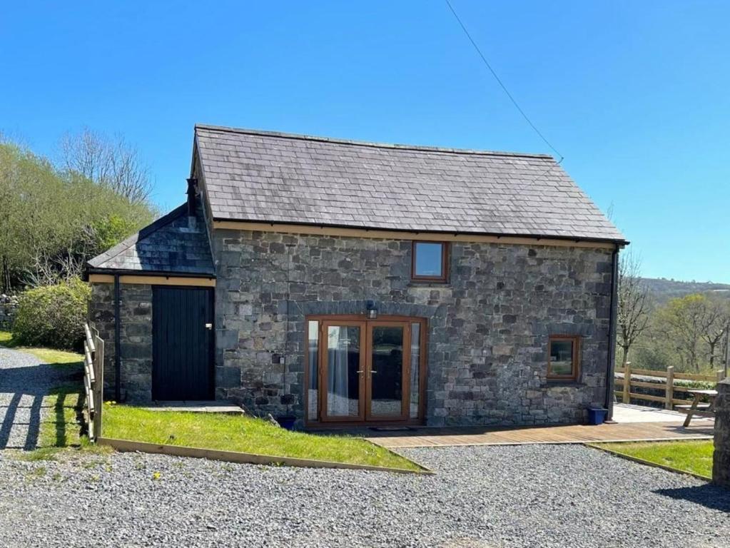 a small stone house with a garage at 2 bed property in Ammanford 87025 in Llandybie