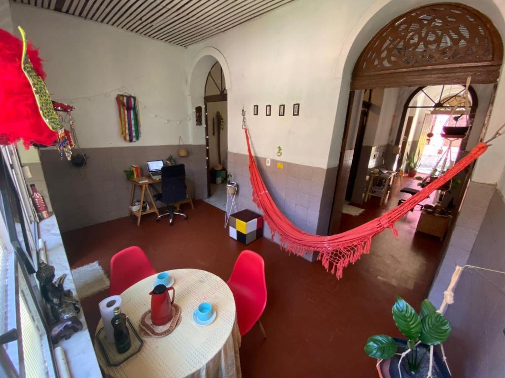 an overhead view of a living room with a table and red chairs at Yorukàsa in São Luís