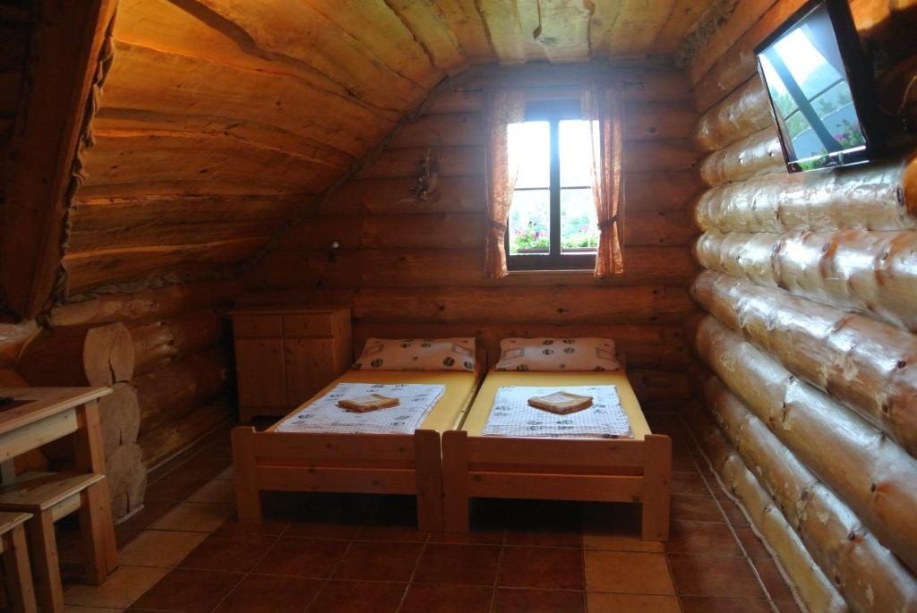 TV a/nebo společenská místnost v ubytování Chata - Srub Kašparáci