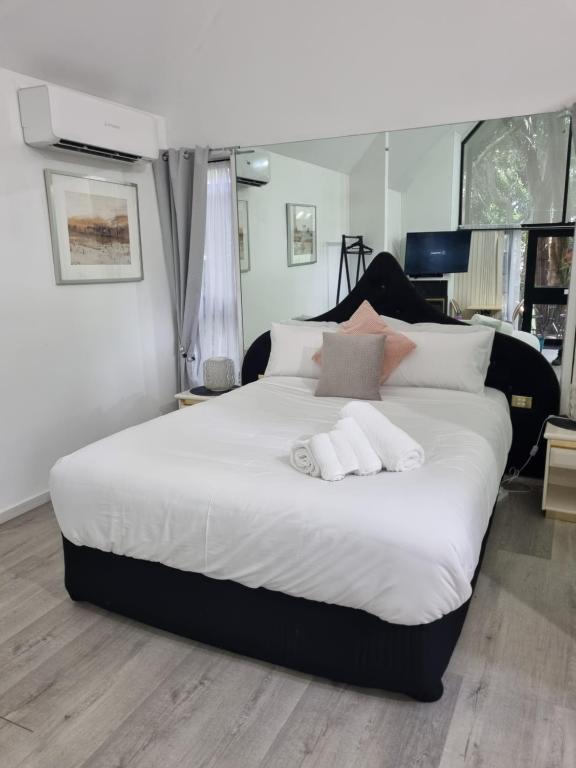 Gallery Walk Chalets - Tamborine Mountain - Superior Chalet