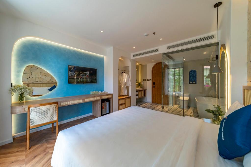 Giường trong phòng chung tại V Boutique Hotel - Complimentary refreshments