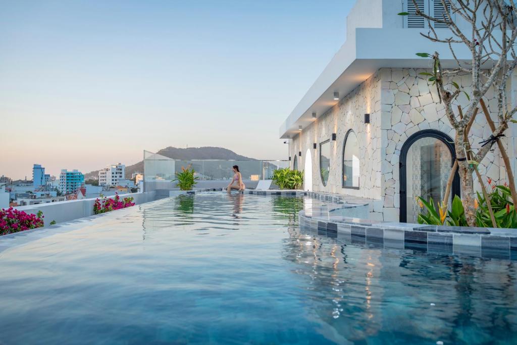 Hồ bơi trong/gần V Boutique Hotel - Complimentary refreshments