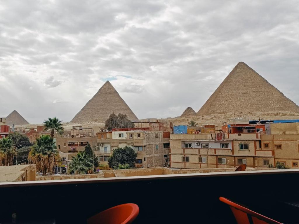 Gallery image of Eljoker pyramids view hotel in Cairo