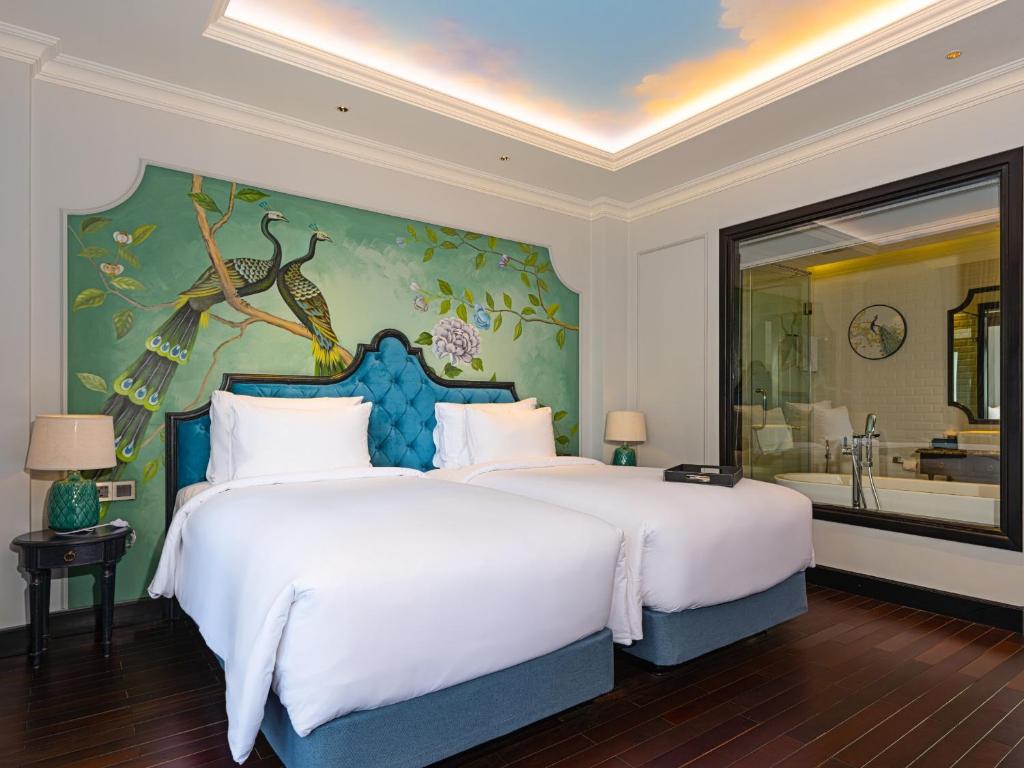 Phòng Premium 2 Giường Đơn Có Ban Công Nhìn Ra Hồ Bơi