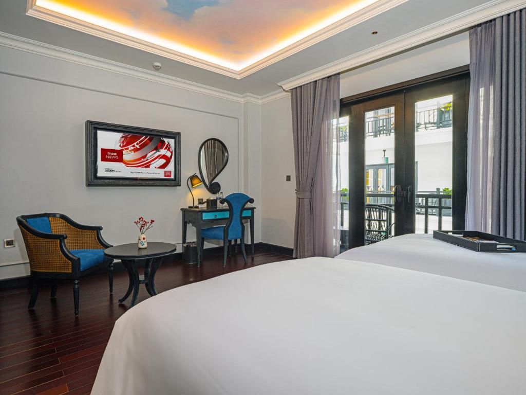Postel nebo postele na pokoji v ubytování Hoi An Delicacy Hotel & Spa