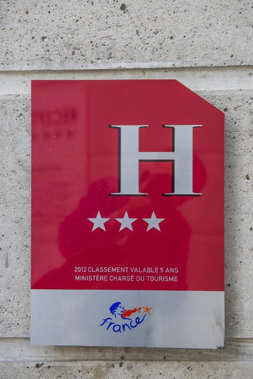 Majutusasutuses Hôtel des Capucins olev sertifikaat, autasu, silt või muu dokument