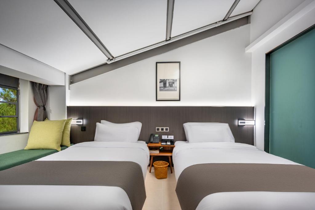 Trip Voicer Chengdu Wide and Narrow Alley - Breeze Geeze Twin Room