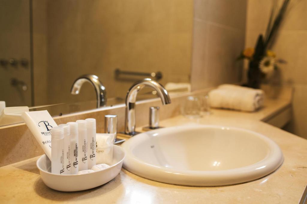 Koupelna v ubytování Hotel Bicentenario Suites & Spa