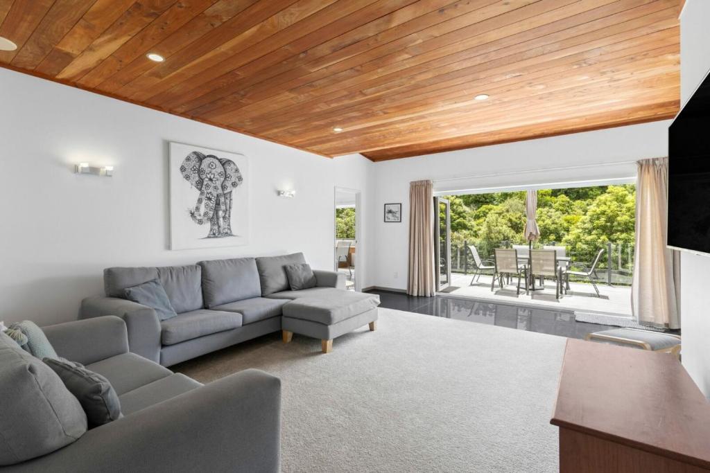 a living room with a couch and a table at Bay Vista Retreat in Pohara