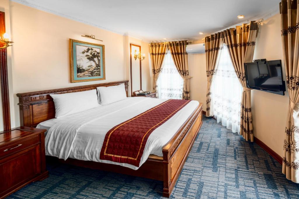 TV a/nebo společenská místnost v ubytování EDEN HOTEL HÀ NỘI