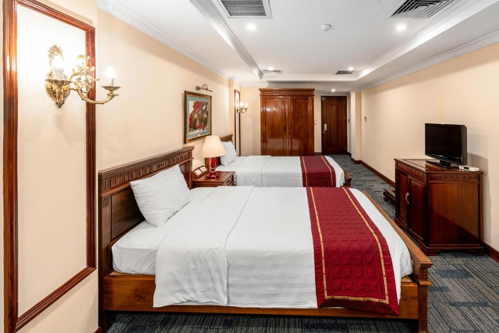 Postel nebo postele na pokoji v ubytování EDEN HOTEL HÀ NỘI