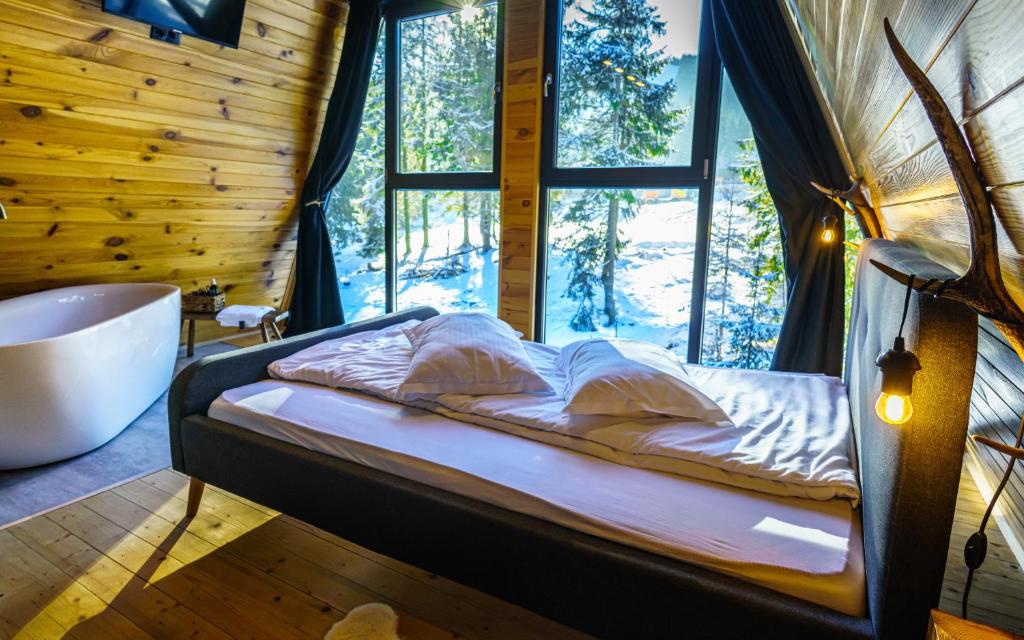 A bed or beds in a room at Black Chalet