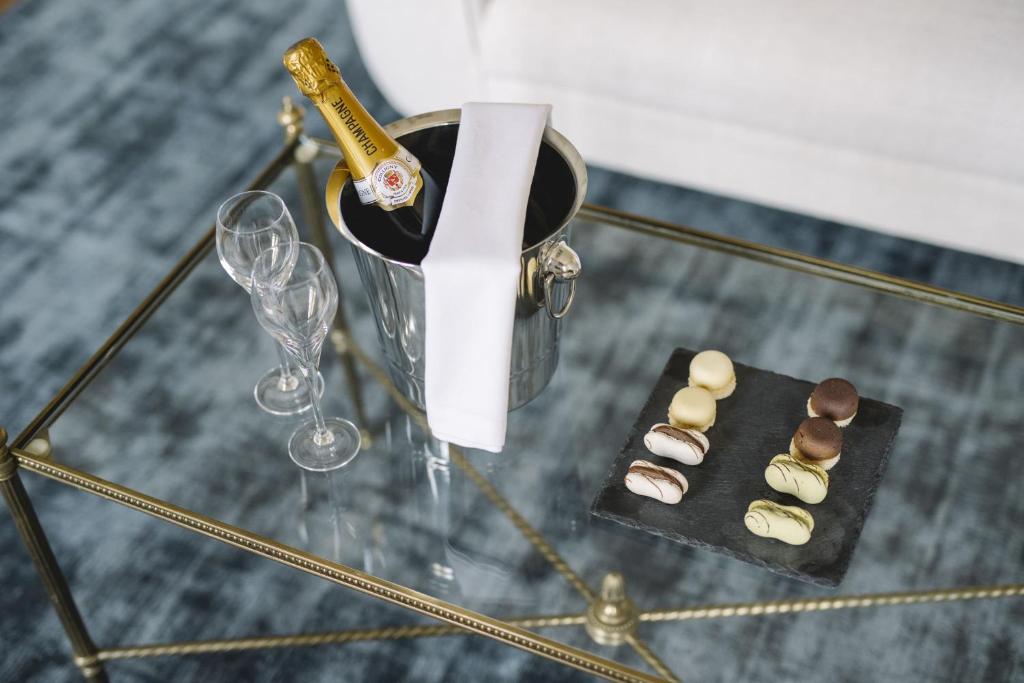Nápoje v ubytování Château de l'Aile- Boutique Suites