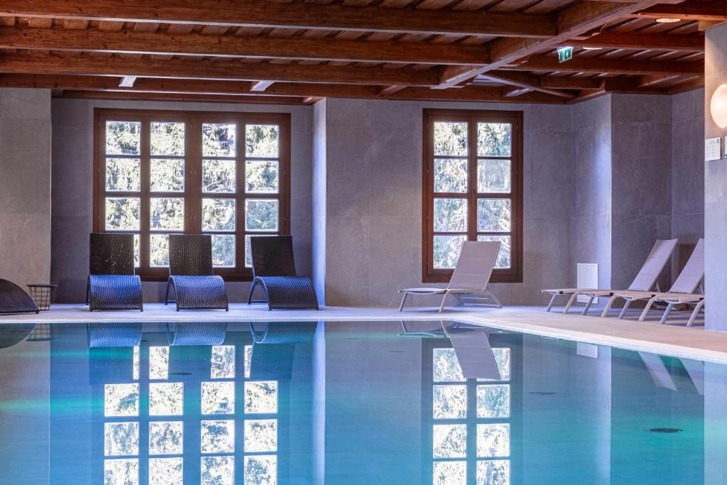 Der Swimmingpool an oder in der Nähe von Bergresort Gerlitzen by ALPS RESORTS