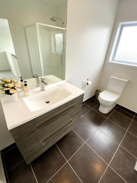 7BR 3BH Beach Escape. 2 min to Browns Bay Beach - Resim 9