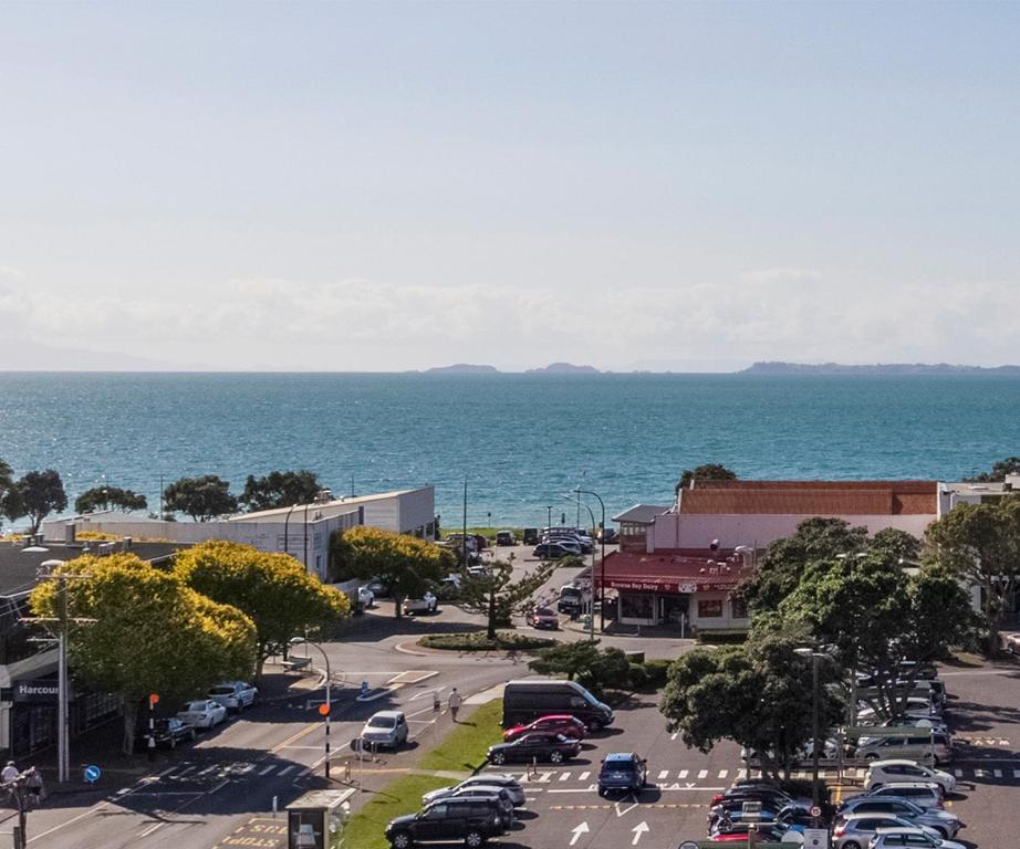 7BR 3BH Beach Escape. 2 min to Browns Bay Beach - Resim 11