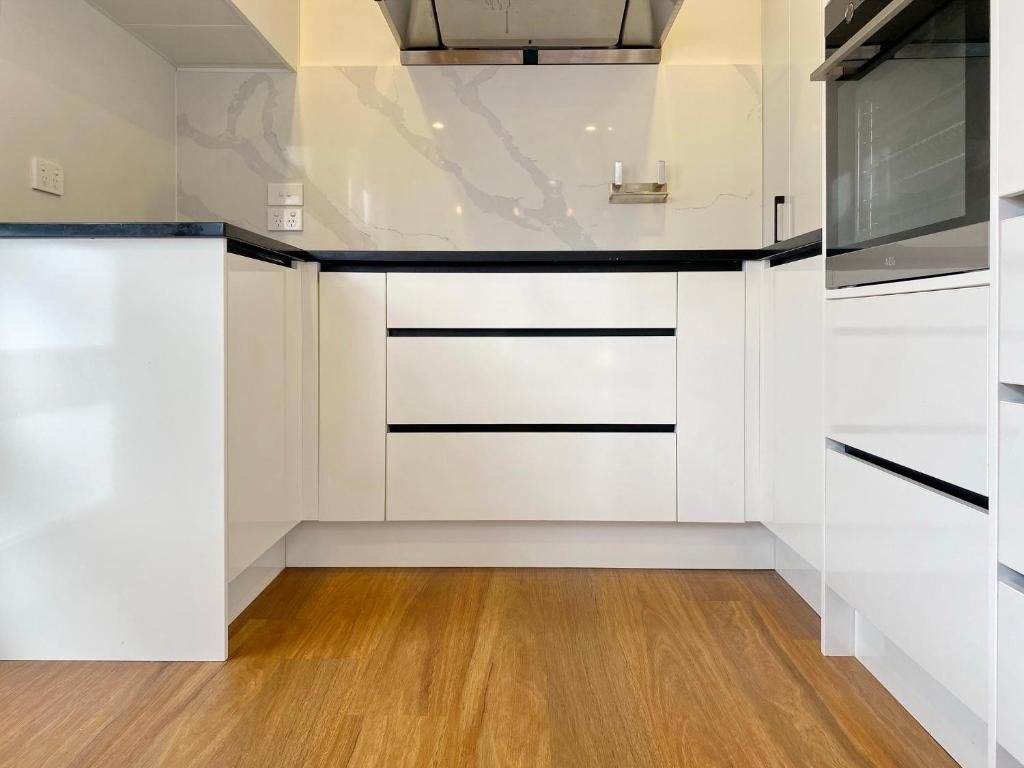 7BR 3BH Beach Escape. 2 min to Browns Bay Beach - Resim 27