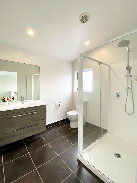 7BR 3BH Beach Escape. 2 min to Browns Bay Beach - Resim 33