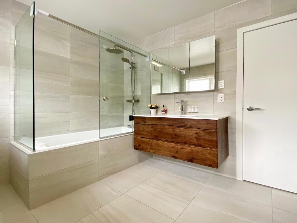 7BR 3BH Beach Escape. 2 min to Browns Bay Beach - Resim 3