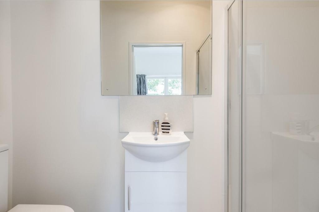 7BR 3BH Beach Escape. 2 min to Browns Bay Beach - Resim 36