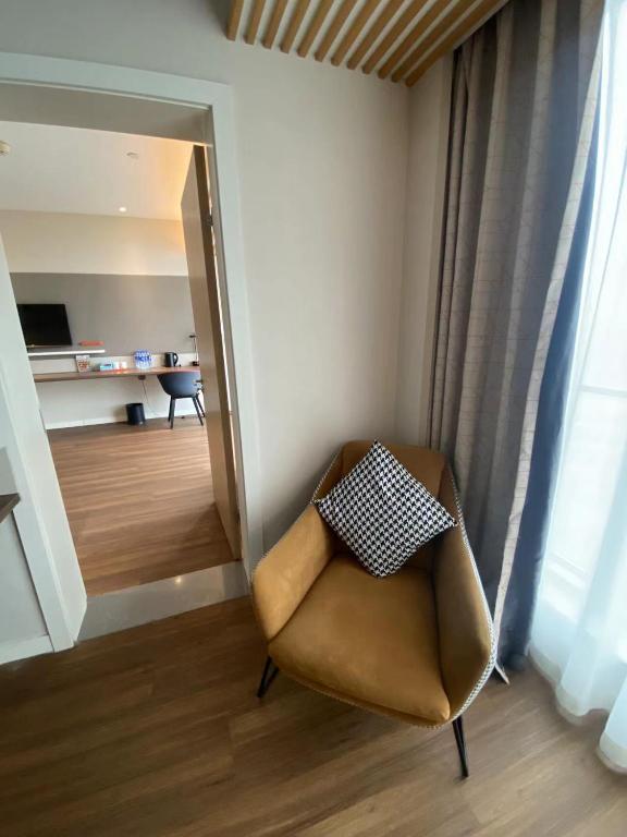 Holiday Inn Express Hangzhou Westlake East by IHGにあるテレビまたはエンターテインメントセンター