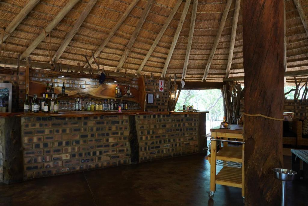 Lounge nebo bar v ubytování Honeyguide Ranger Camp