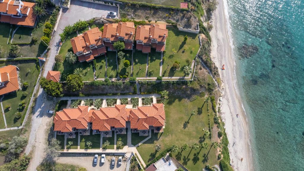 an overhead view of a group of houses next to the ocean at Belohorizonte Fine Accommodation in Fourka