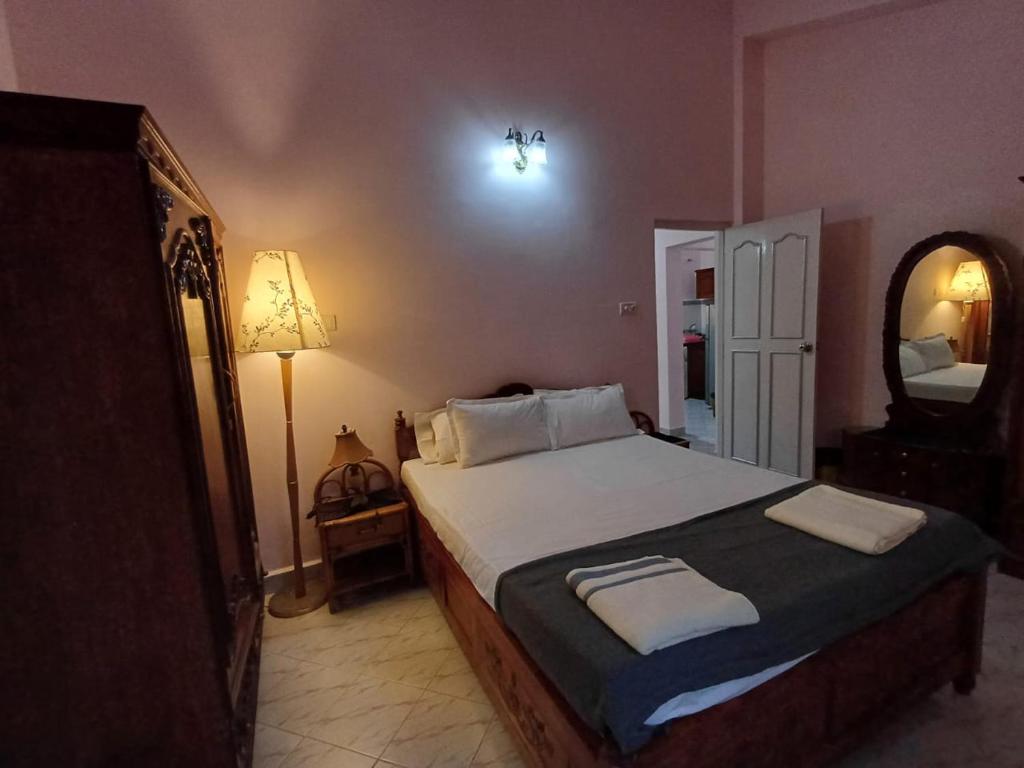 Postel nebo postele na pokoji v ubytování Kinara 2 bhk Villa