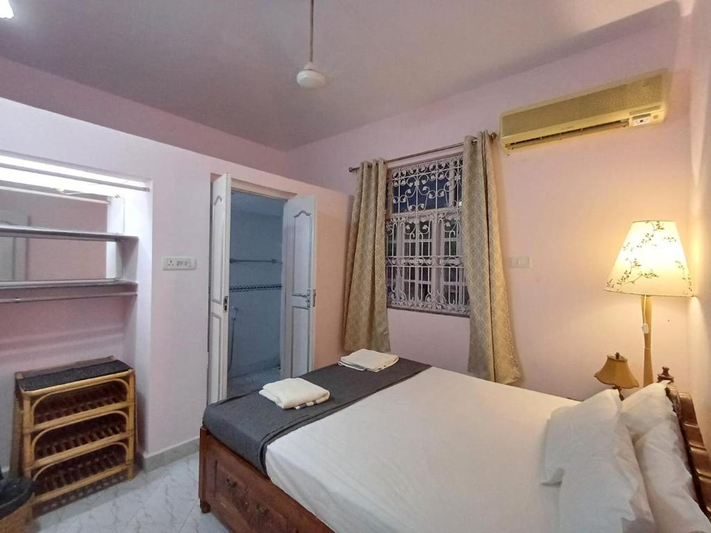 Postel nebo postele na pokoji v ubytování Kinara 2 bhk Villa