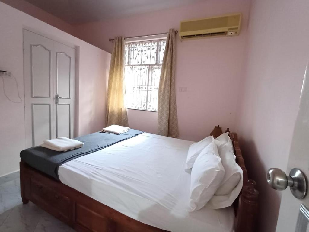 Postel nebo postele na pokoji v ubytování Kinara 2 bhk Villa