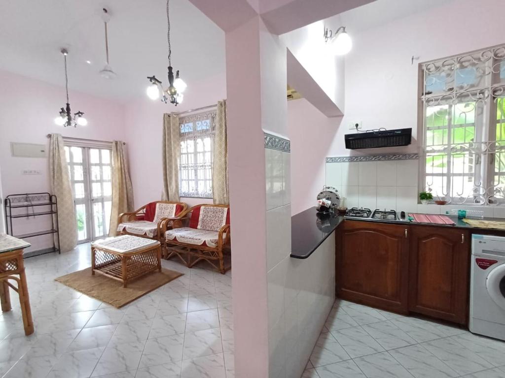 Kuchyň nebo kuchyňský kout v ubytování Kinara 2 bhk Villa