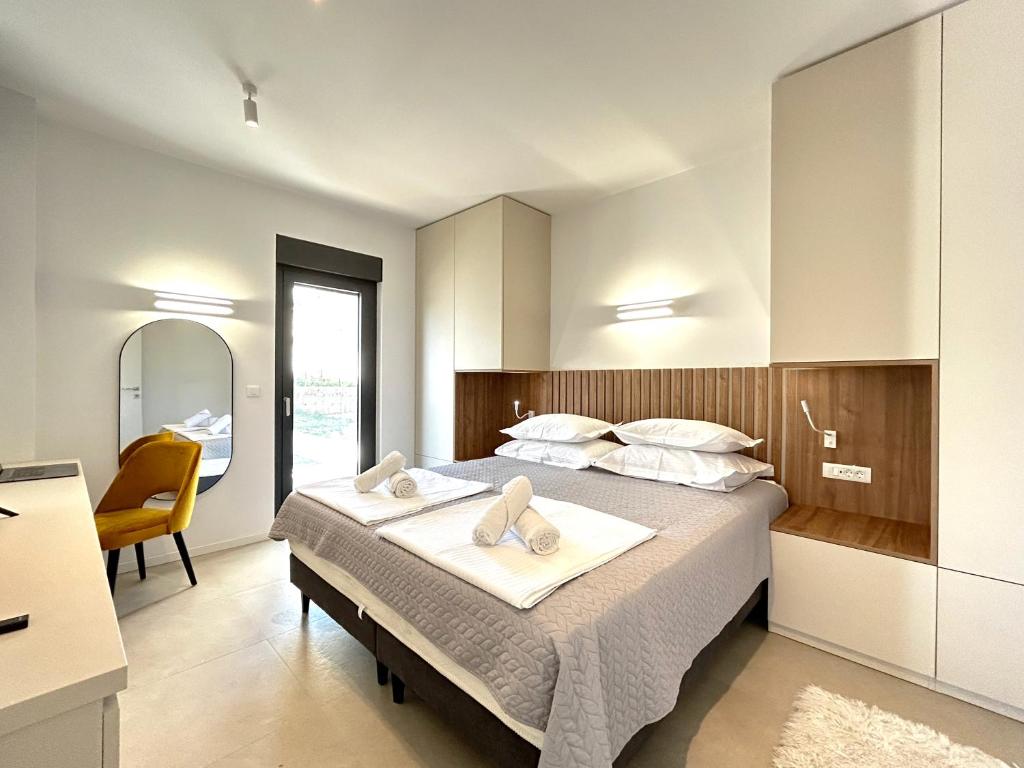 Postel nebo postele na pokoji v ubytování Sandi Hvar Apartments