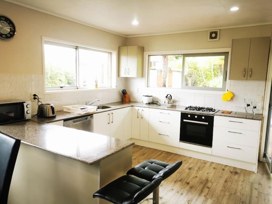 Kuchyň nebo kuchyňský kout v ubytování Sunshine hillcrest home