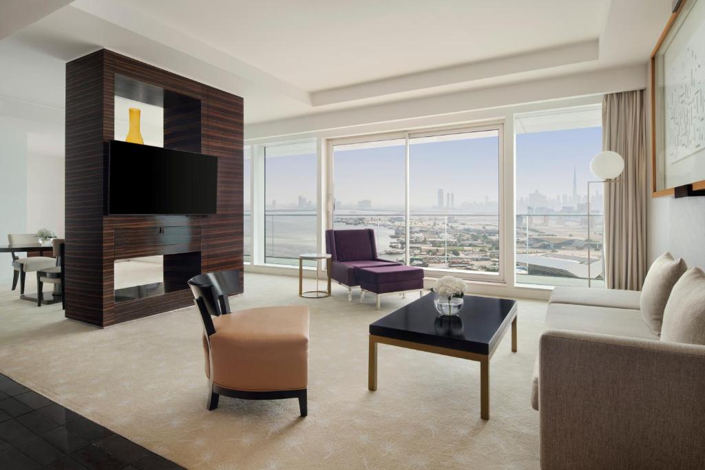 Posezení v ubytování InterContinental Dubai Festival City by IHG