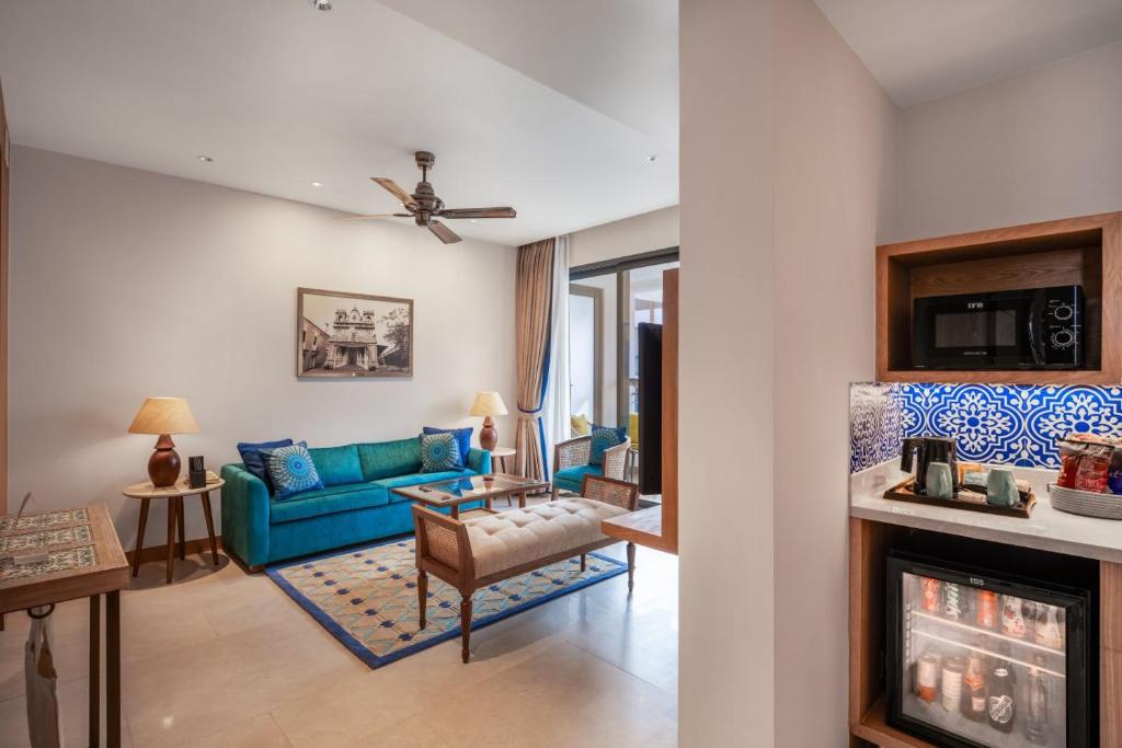Гостиная зона в The Astor - All Suites Hotel Candolim Goa