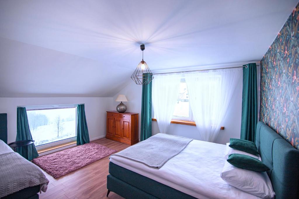 Posteľ alebo postele v izbe v ubytovaní Apartamenty 8 i 10 osobowe Koniakówka Resort