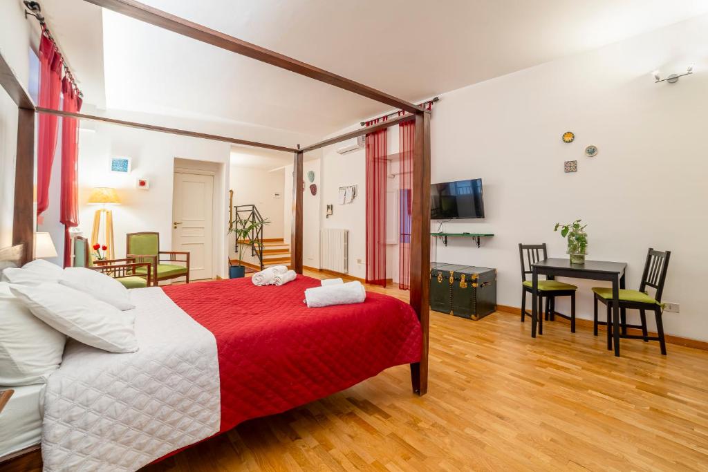 Natoli Apartments - Studio Apartment