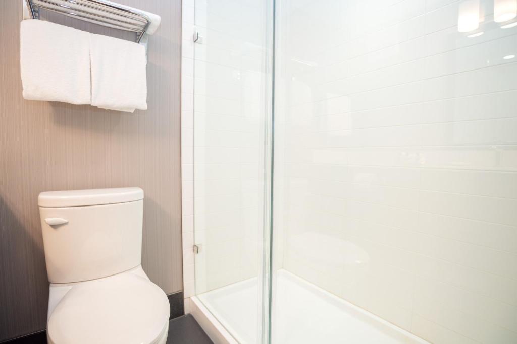 Koupelna v ubytování Sandman Hotel Edmonton West