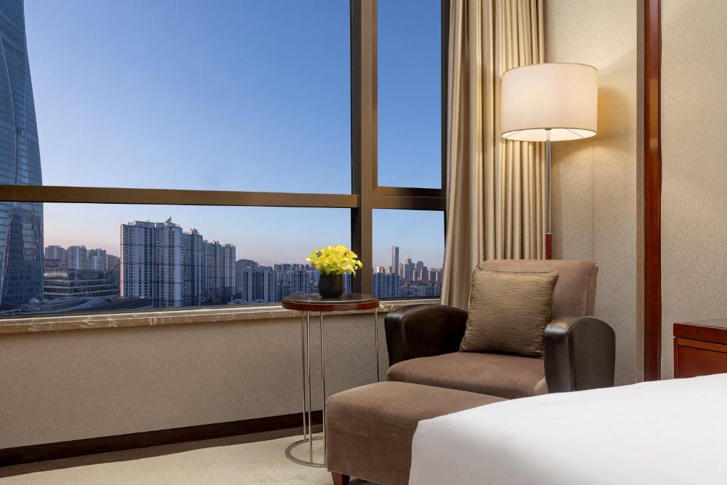 Posezení v ubytování Crowne Plaza Tianjin Binhai Center by IHG
