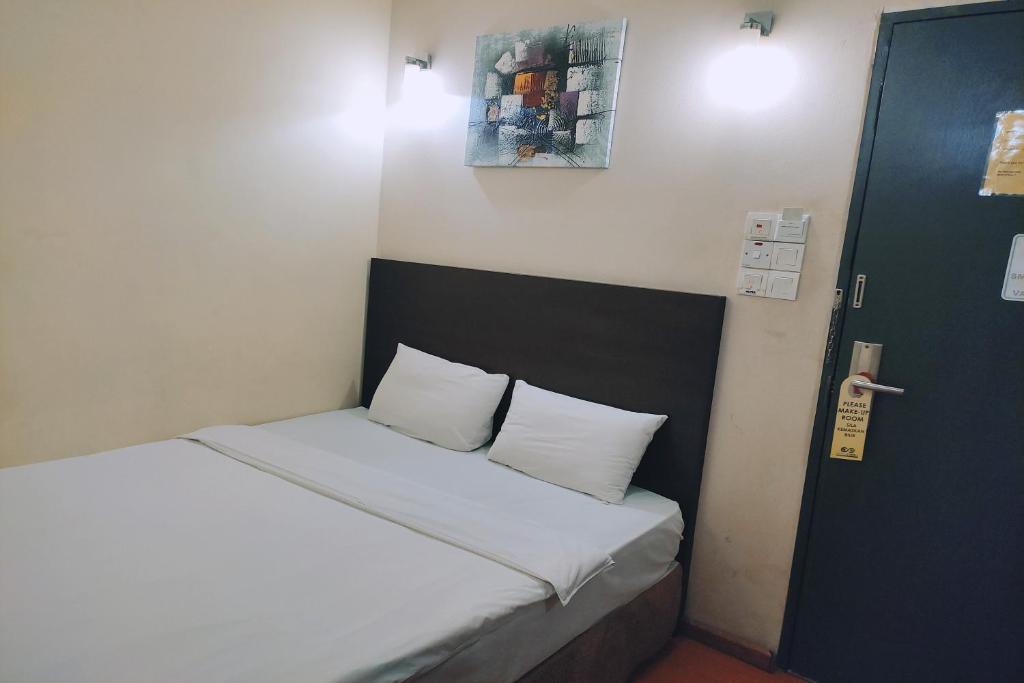 Postel nebo postele na pokoji v ubytování Hotel D'New 1 KK Sabah