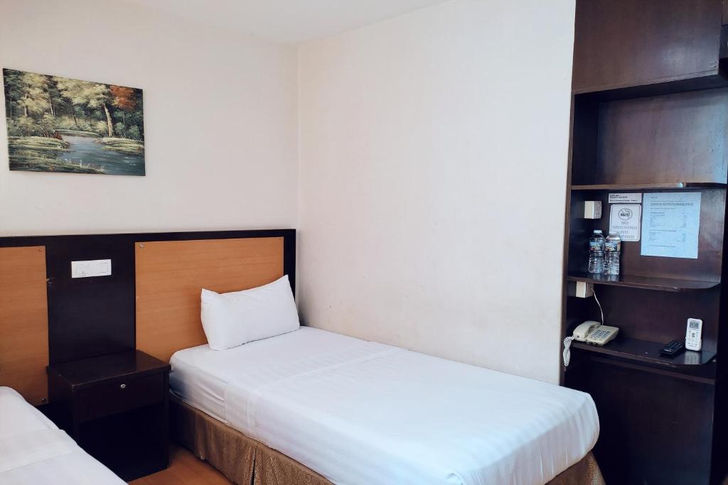 Postel nebo postele na pokoji v ubytování Hotel D'New 1 KK Sabah