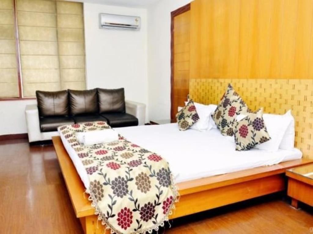 Hotel Mandakini Plaza , Kanpur - Deluxe Room