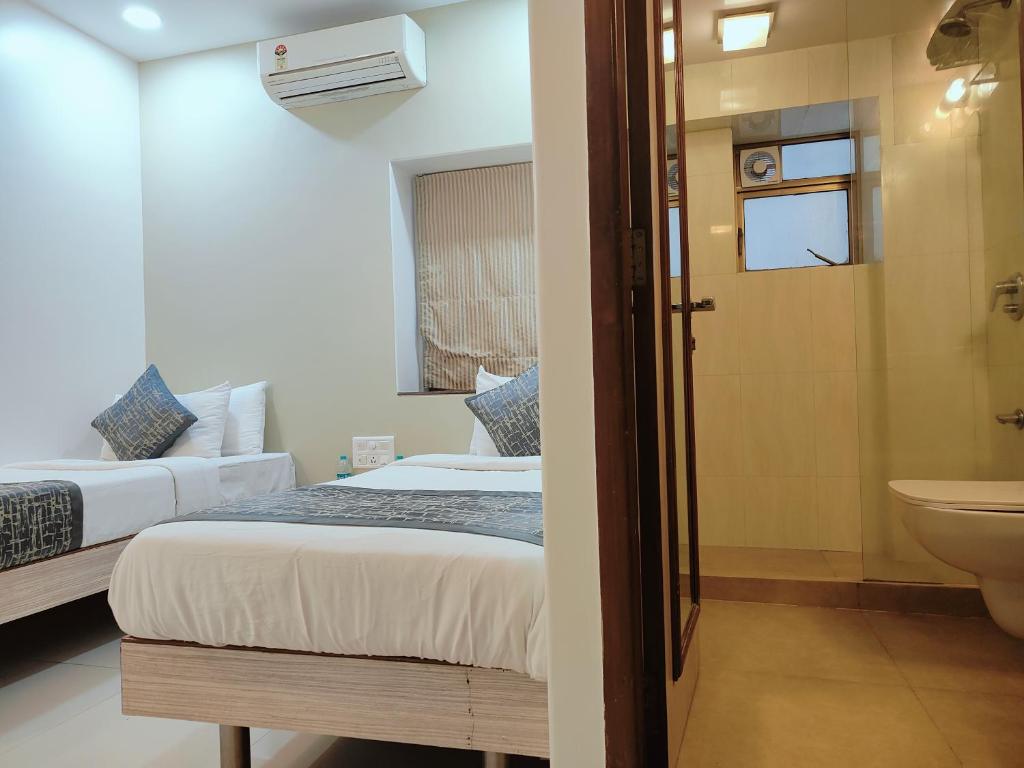 Uma cama ou camas num quarto em Apollo Guest House