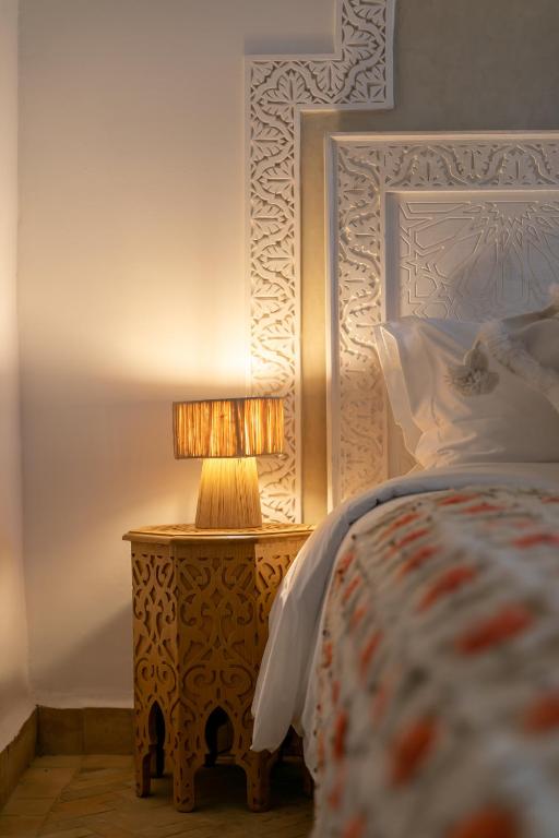 Postel nebo postele na pokoji v ubytování Riad Zeitoun Palace