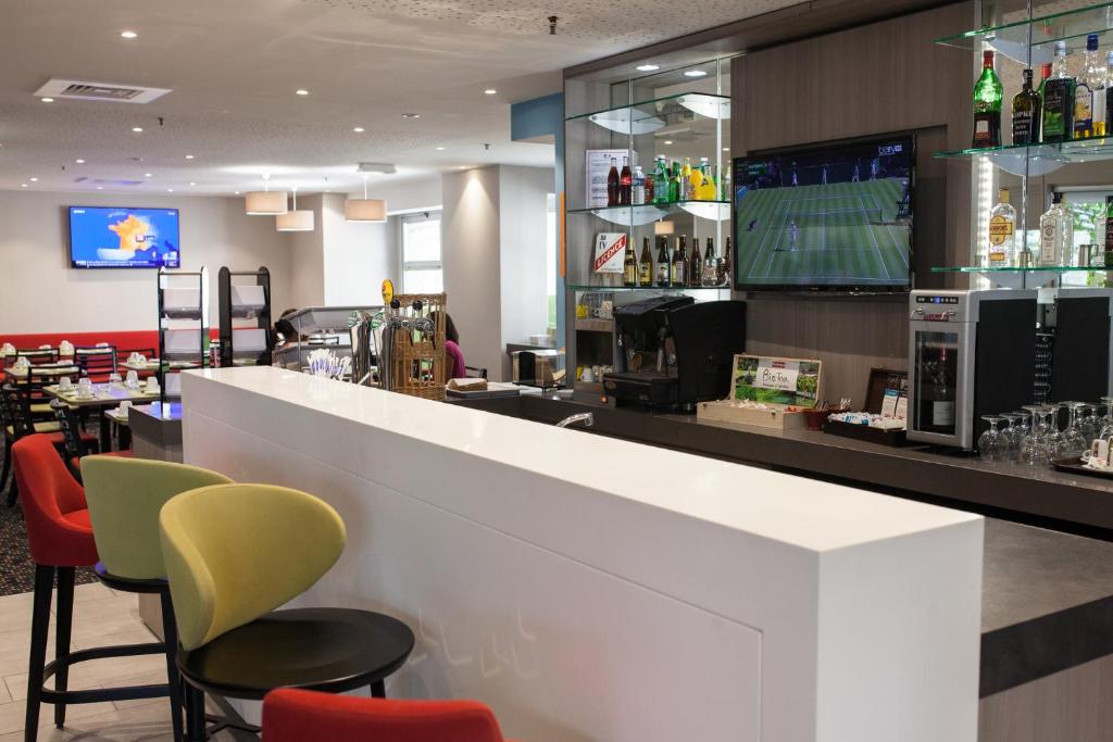 The lounge or bar area at Holiday Inn Express Amiens, an IHG Hotel
