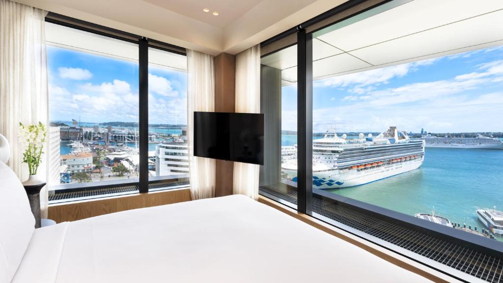 Postel nebo postele na pokoji v ubytování InterContinental Auckland by IHG