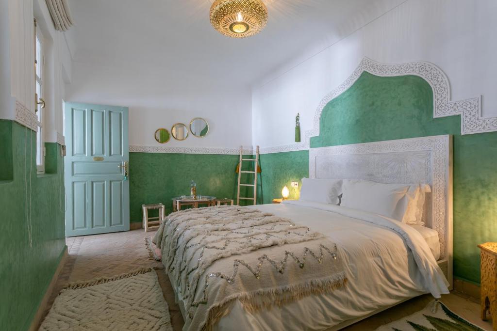 Postel nebo postele na pokoji v ubytování Riad Zeitoun Palace