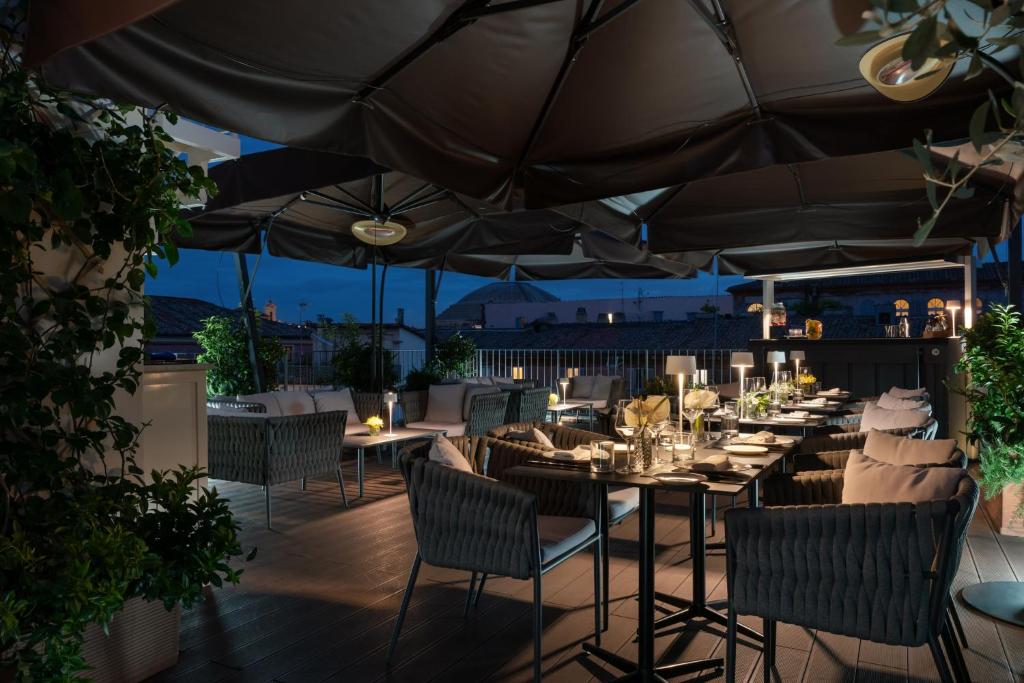 A restaurant or other place to eat at Palazzo Navona Hotel