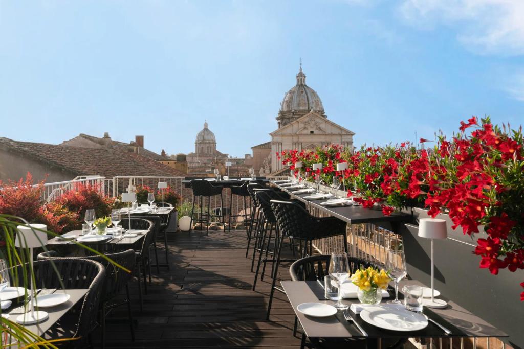 A restaurant or other place to eat at Palazzo Navona Hotel